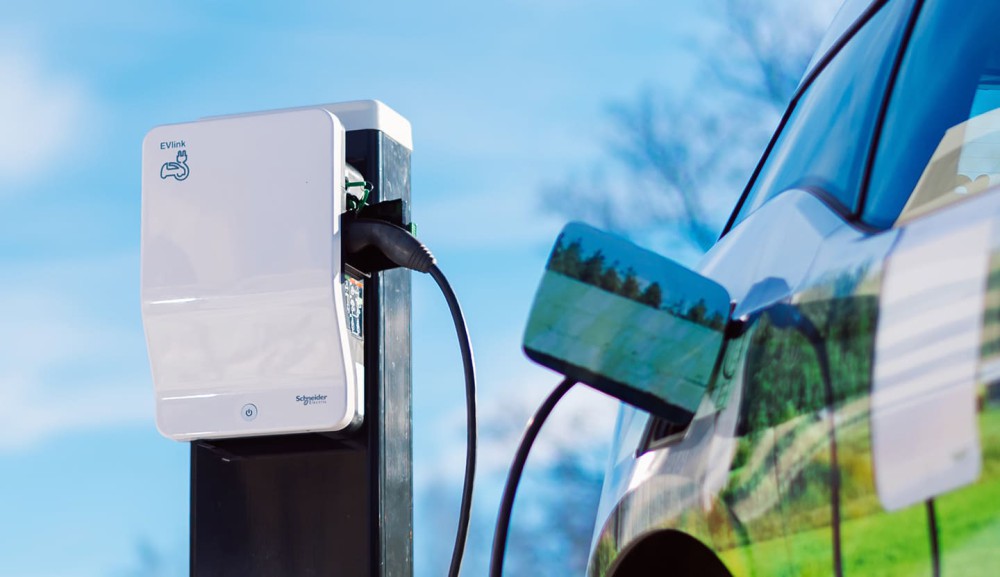 installation de borne électrique pour les copropriétés, entreprise, particulier et collectivités