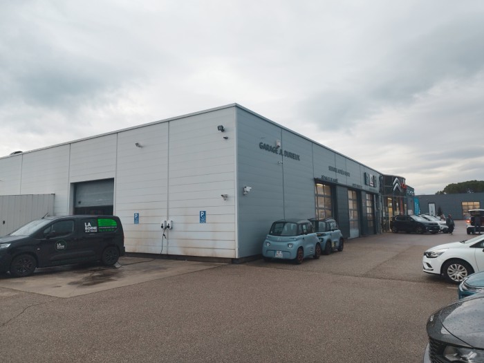 Nos installateur de borne électriques ont réalisé une mission au garage automobile Durieux Automobiles, à Saint-Maurice l'Exile.